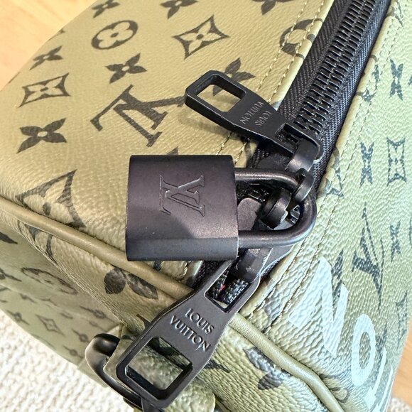 New Louis Vuitton Keepall Bandouliere 55 Khaki Green/Vermillion Red M23963 - Picture 9 of 16